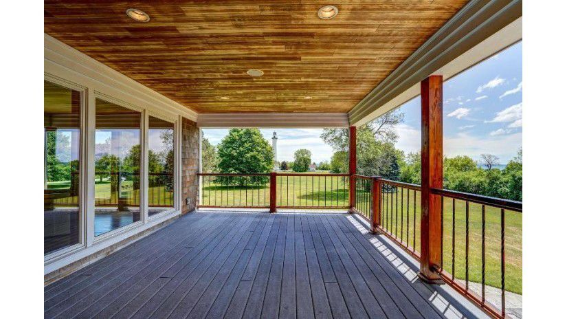 Deck off of the family room